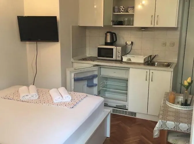 Jelas Apartment *