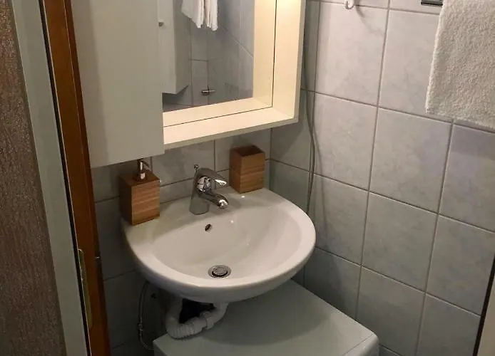 Jelas Apartment *