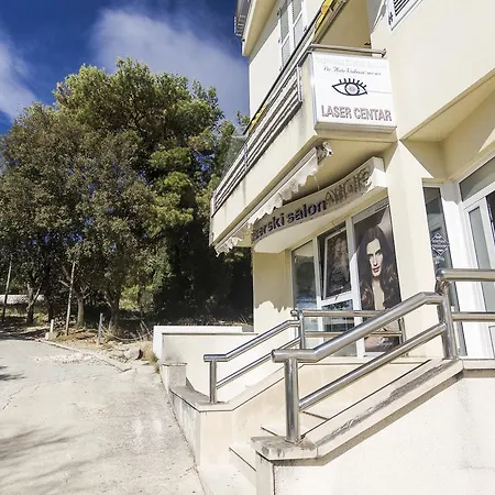 Apartment Jelas *