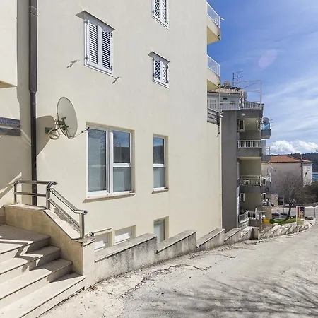 Apartment Jelas *