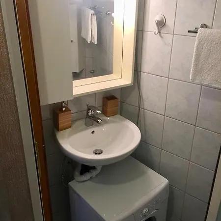 Jelas Apartment *